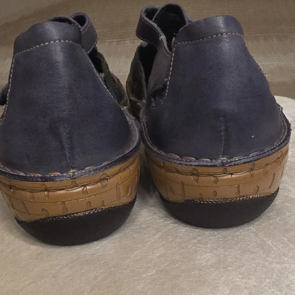 Propet Dark Blue and Silver Leather Sandals NWOT - Picture 4 of 15